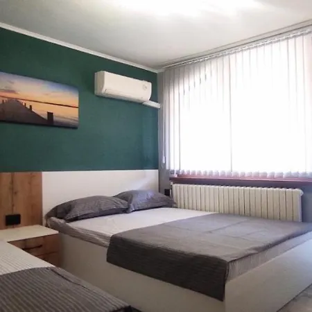 Maison d'hôtes семейна къща “вълчеви” 3*